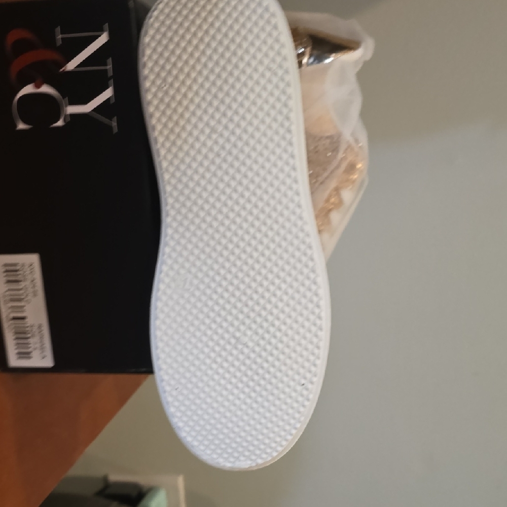 Brand New In Box New York & Company Women's Gold Glitter Platform Sneakers - Picture 3 of 8